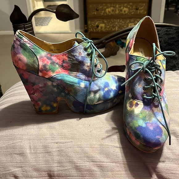Flower shoes - Picture 1 of 4